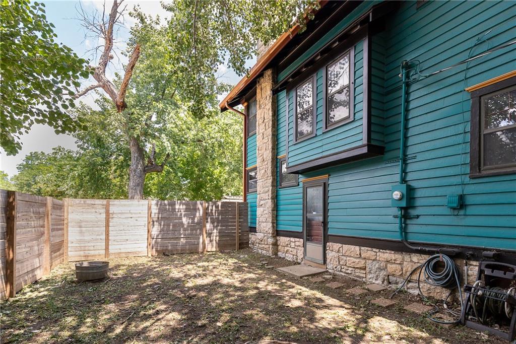 641 W 39TH Terrace