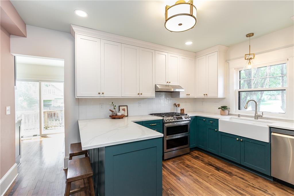 641 W 39TH Terrace