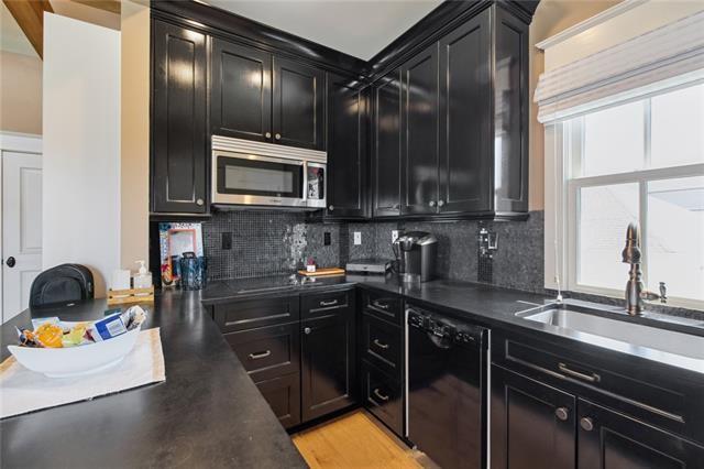 856 CHRETIEN POINT Avenue