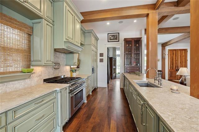 856 CHRETIEN POINT Avenue