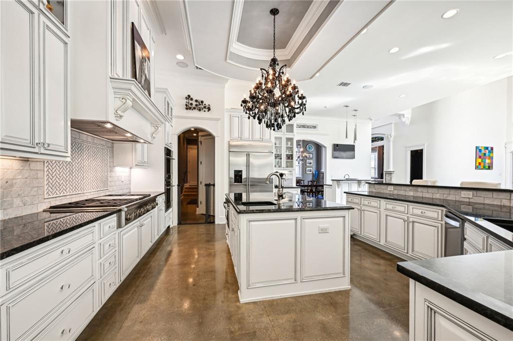 526 NORTHWOODS Drive