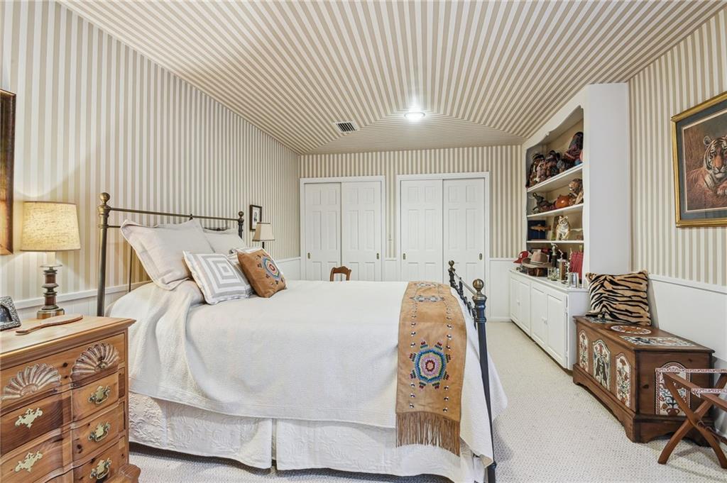 32 OAKLAWN Drive