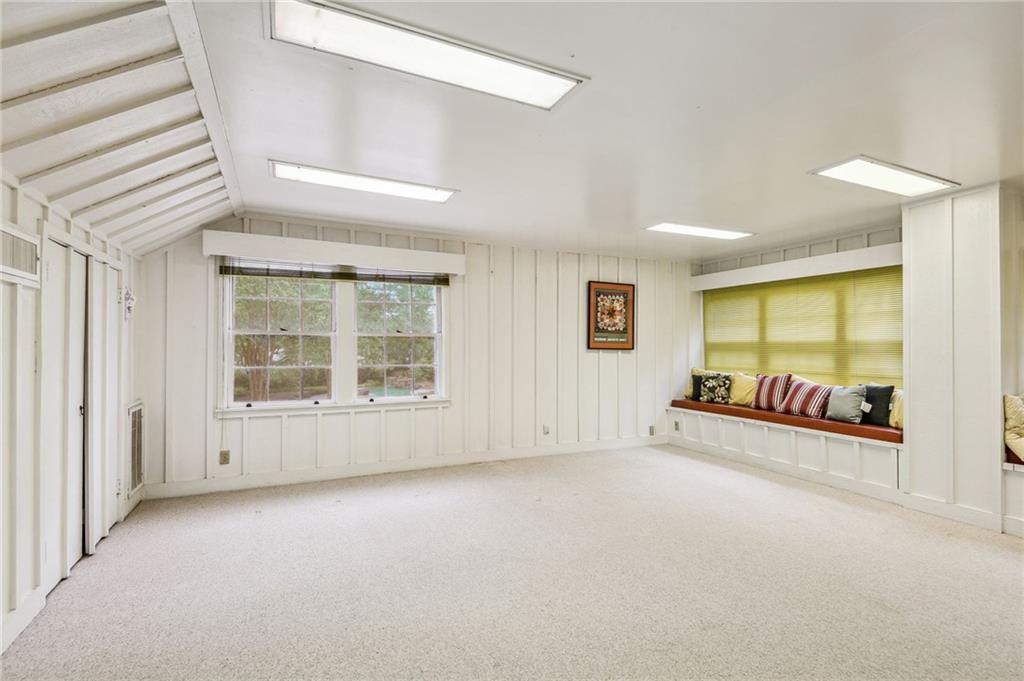 32 OAKLAWN Drive