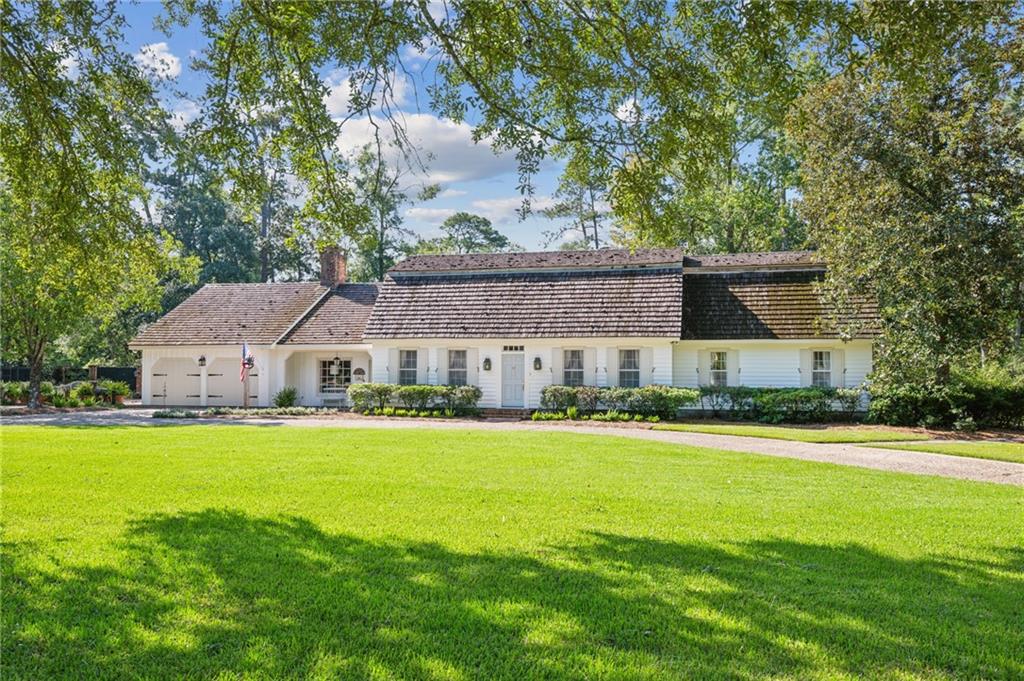 32 OAKLAWN Drive