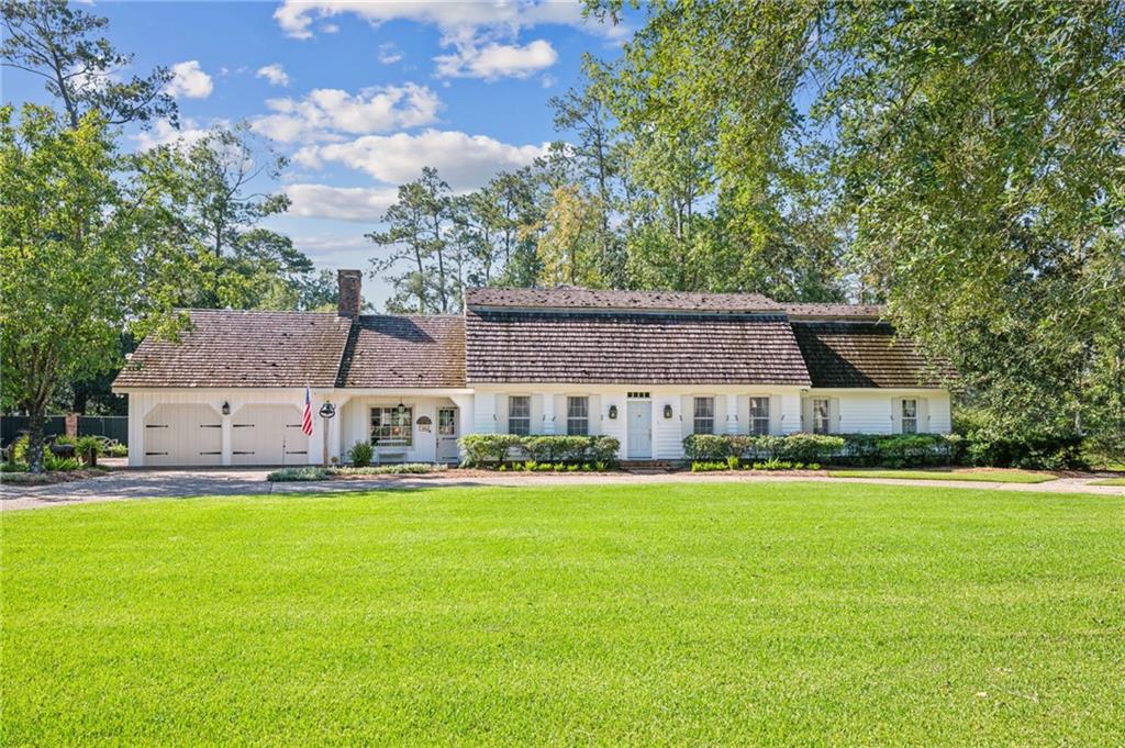 32 OAKLAWN Drive