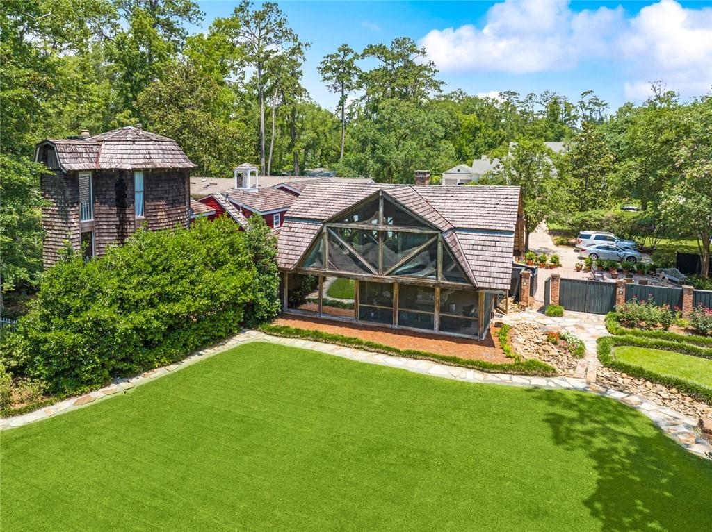32 OAKLAWN Drive