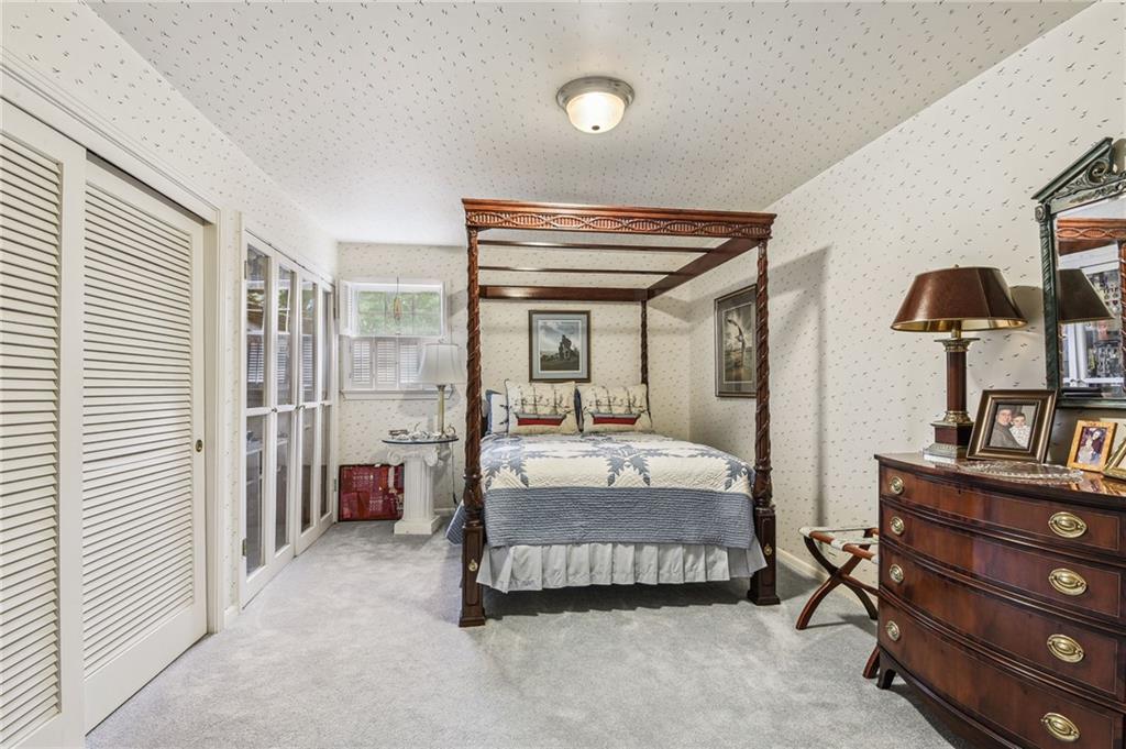 32 OAKLAWN Drive