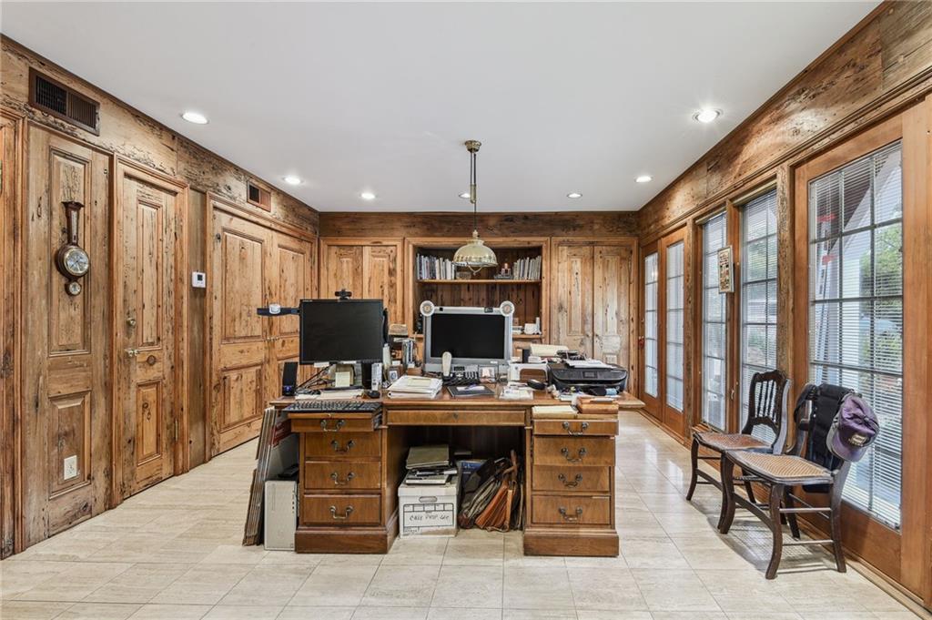 32 OAKLAWN Drive