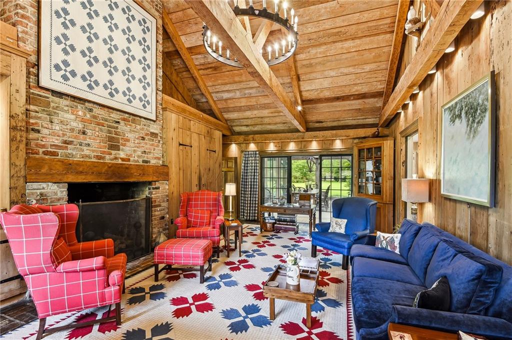 32 OAKLAWN Drive