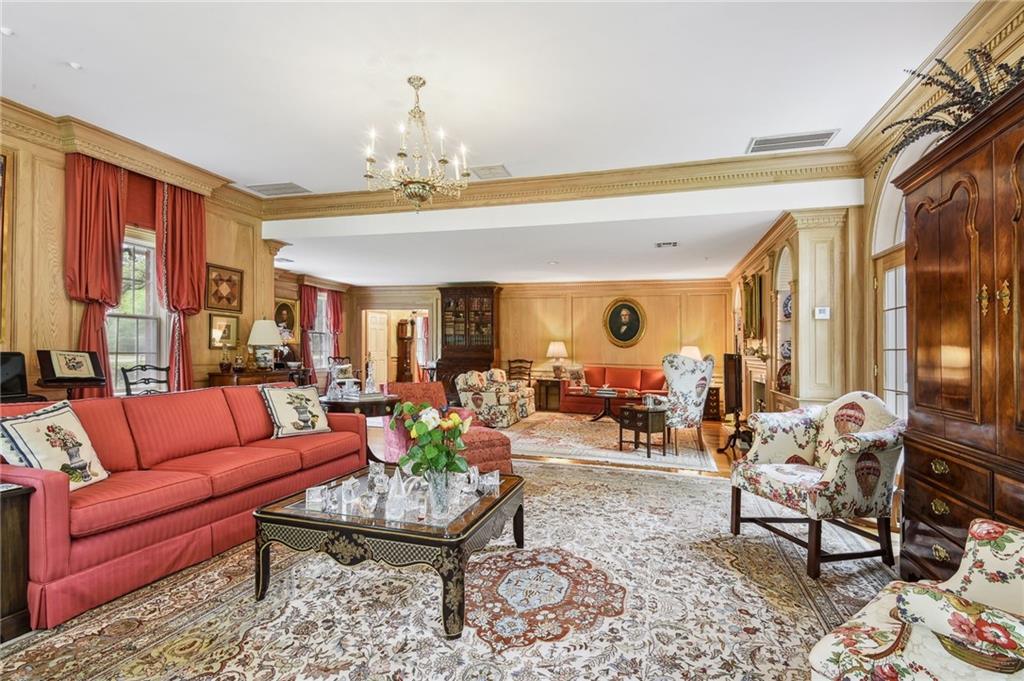 32 OAKLAWN Drive