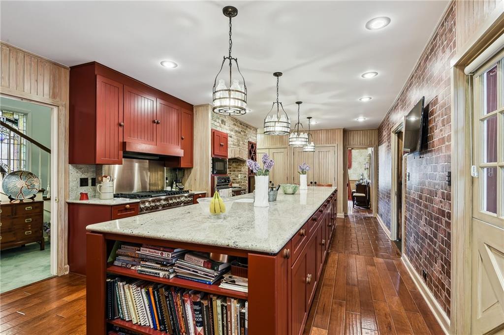 32 OAKLAWN Drive