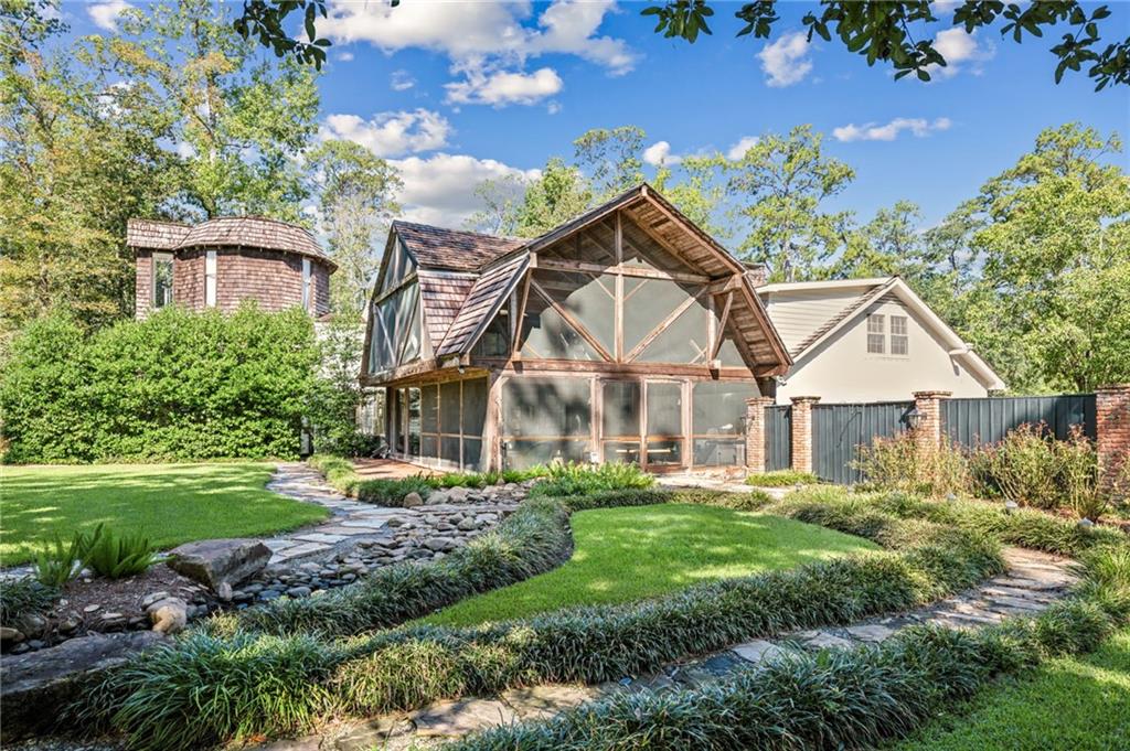 32 OAKLAWN Drive