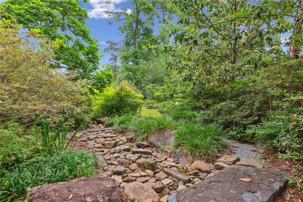 32 OAKLAWN Drive