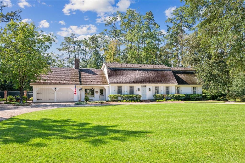 32 OAKLAWN Drive