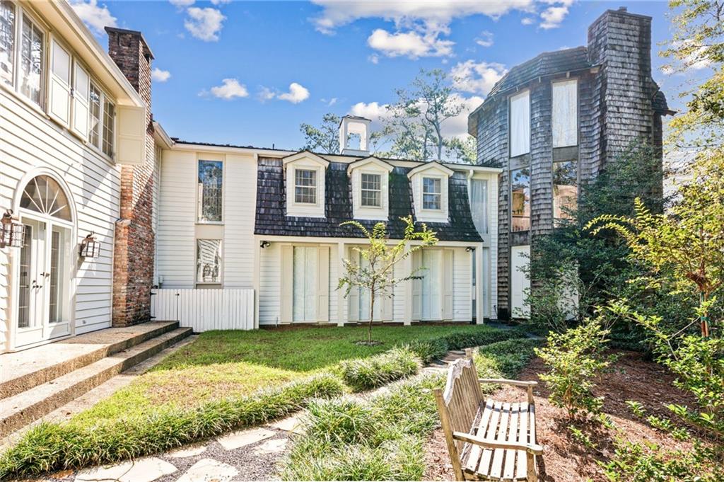 32 OAKLAWN Drive