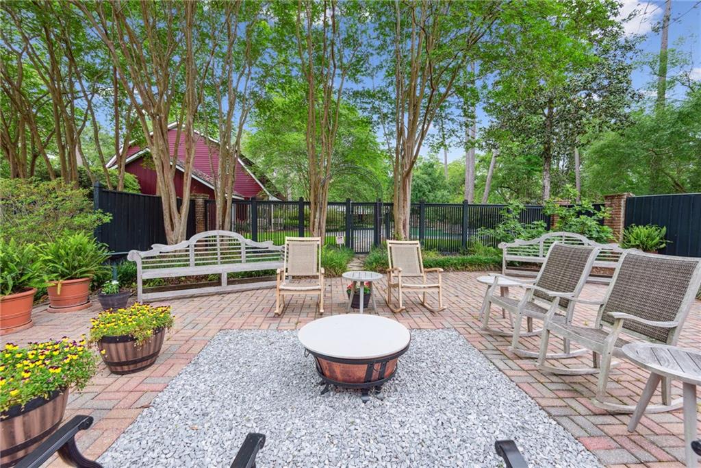 32 OAKLAWN Drive