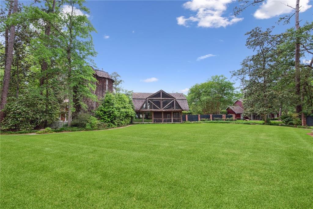 32 OAKLAWN Drive