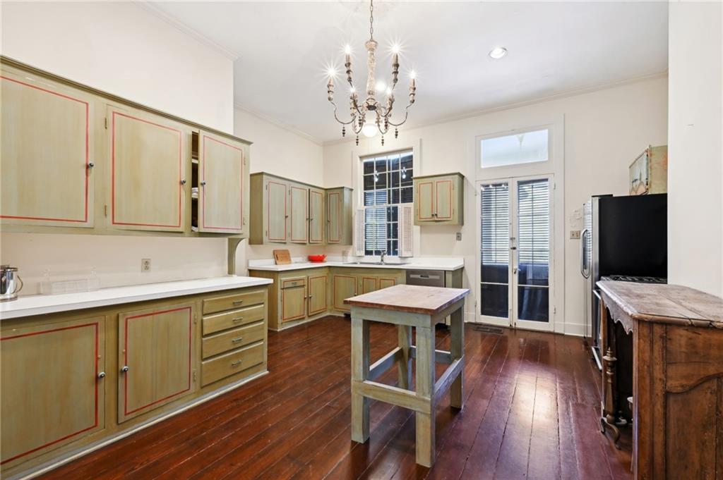 510 S AMERICA Street