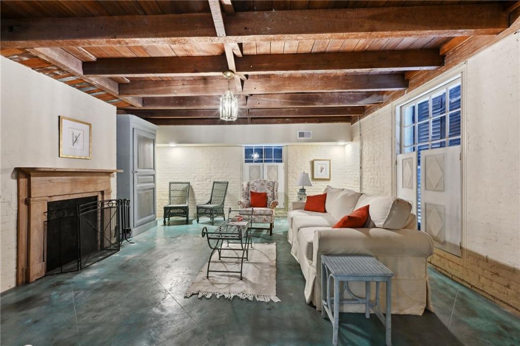 510 S AMERICA Street