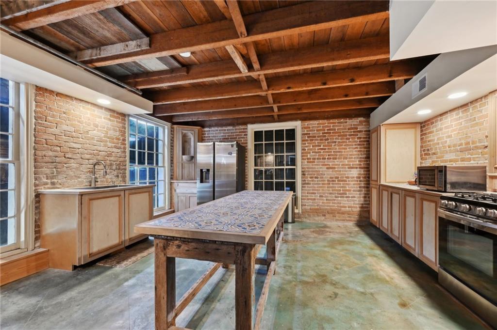 510 S AMERICA Street