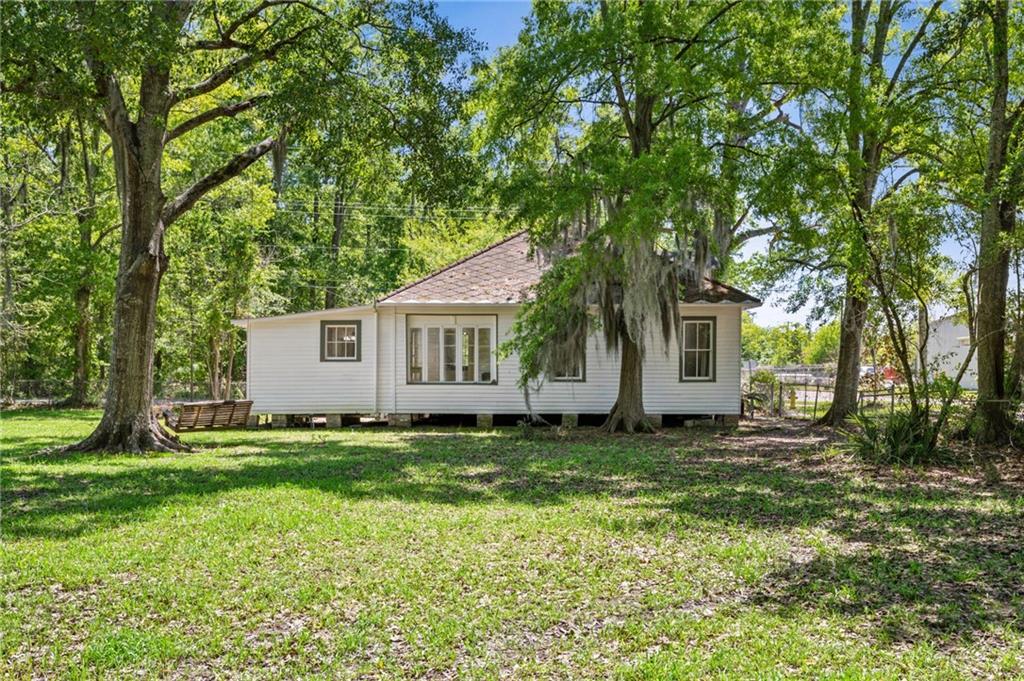 2100 GENERAL PERSHING Street