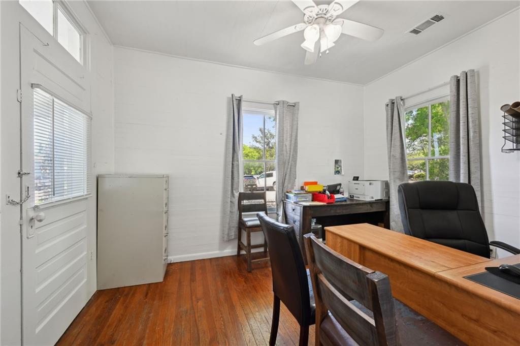 2100 GENERAL PERSHING Street