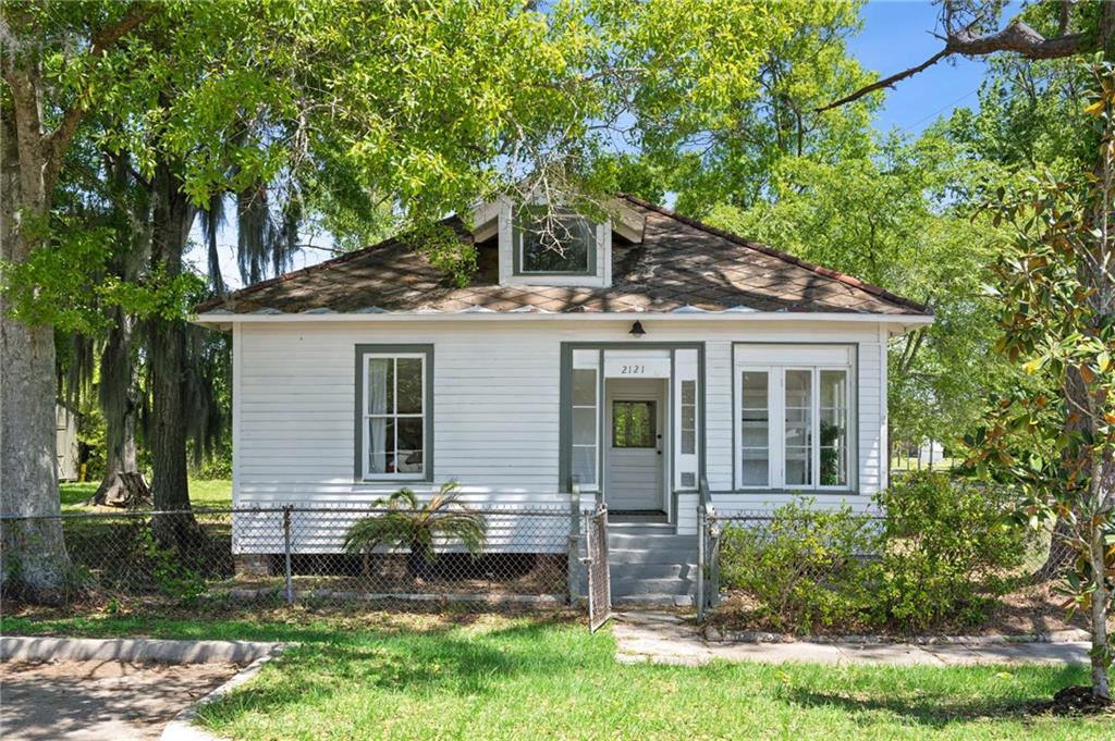 2100 GENERAL PERSHING Street