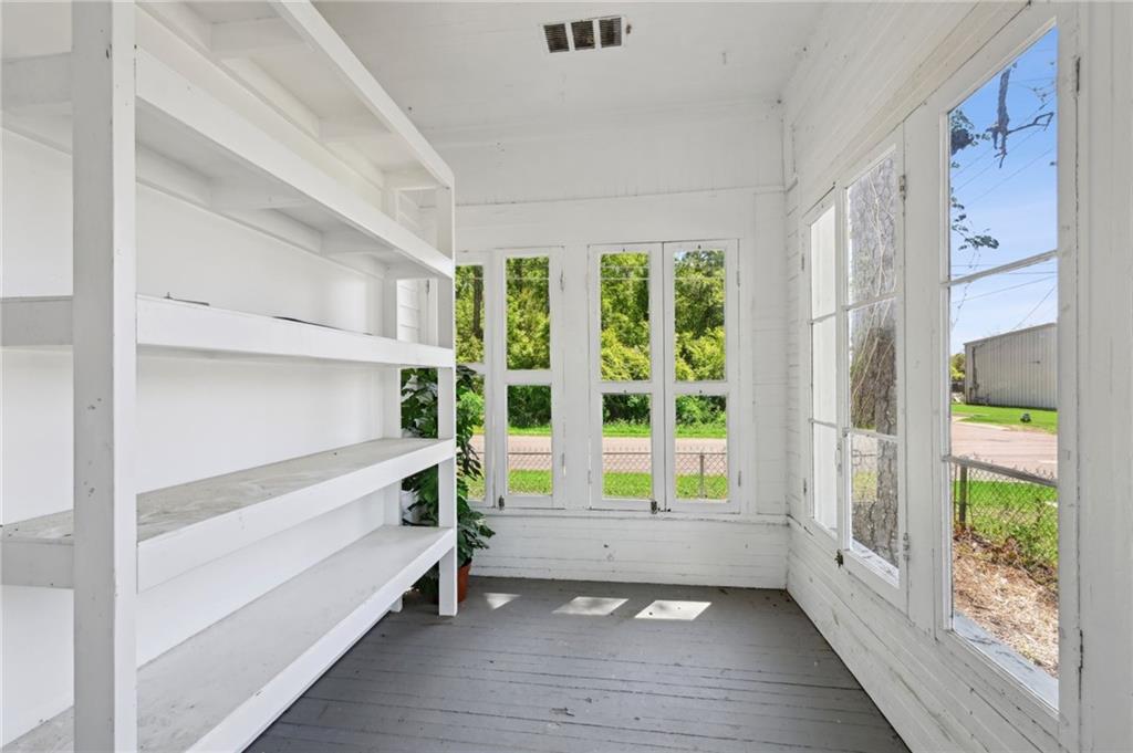 2100 GENERAL PERSHING Street