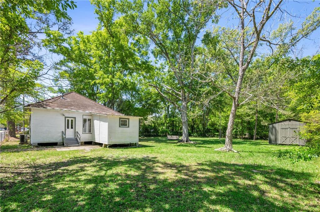 2100 GENERAL PERSHING Street