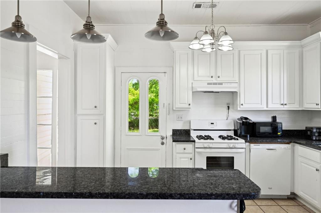 2100 GENERAL PERSHING Street