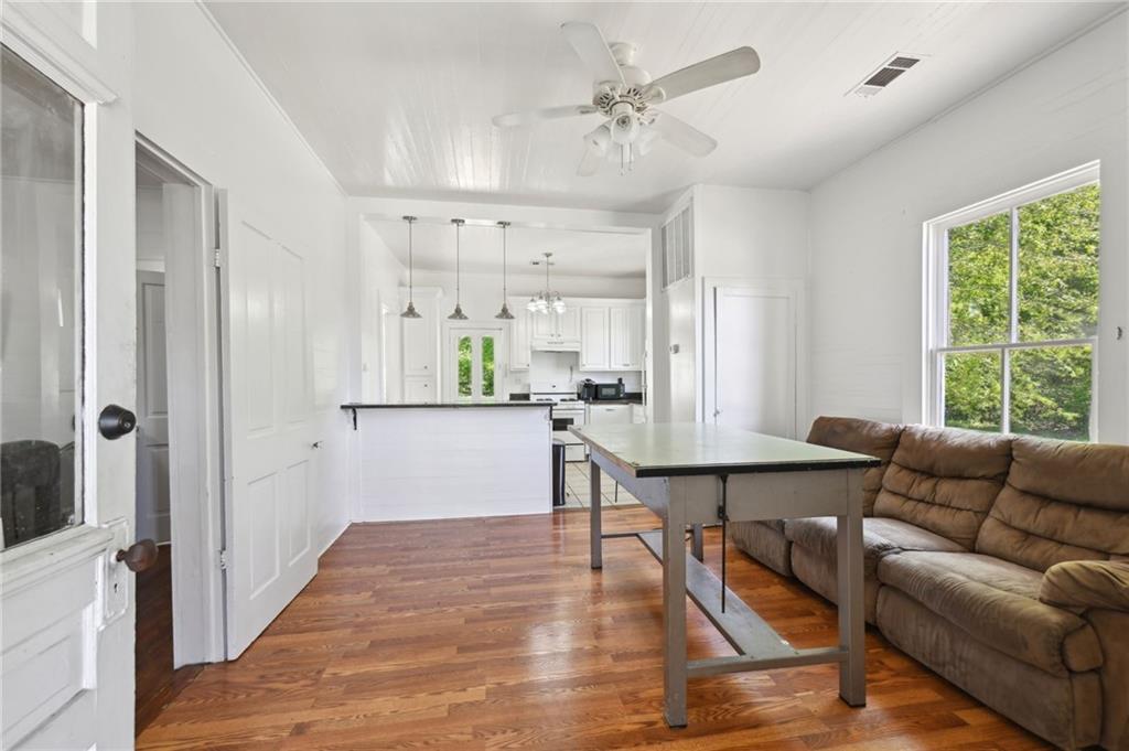 2100 GENERAL PERSHING Street