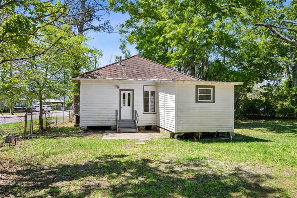 2100 GENERAL PERSHING Street