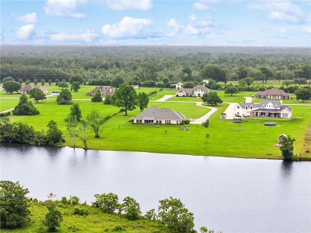 122 HIGHLAND CREST Drive