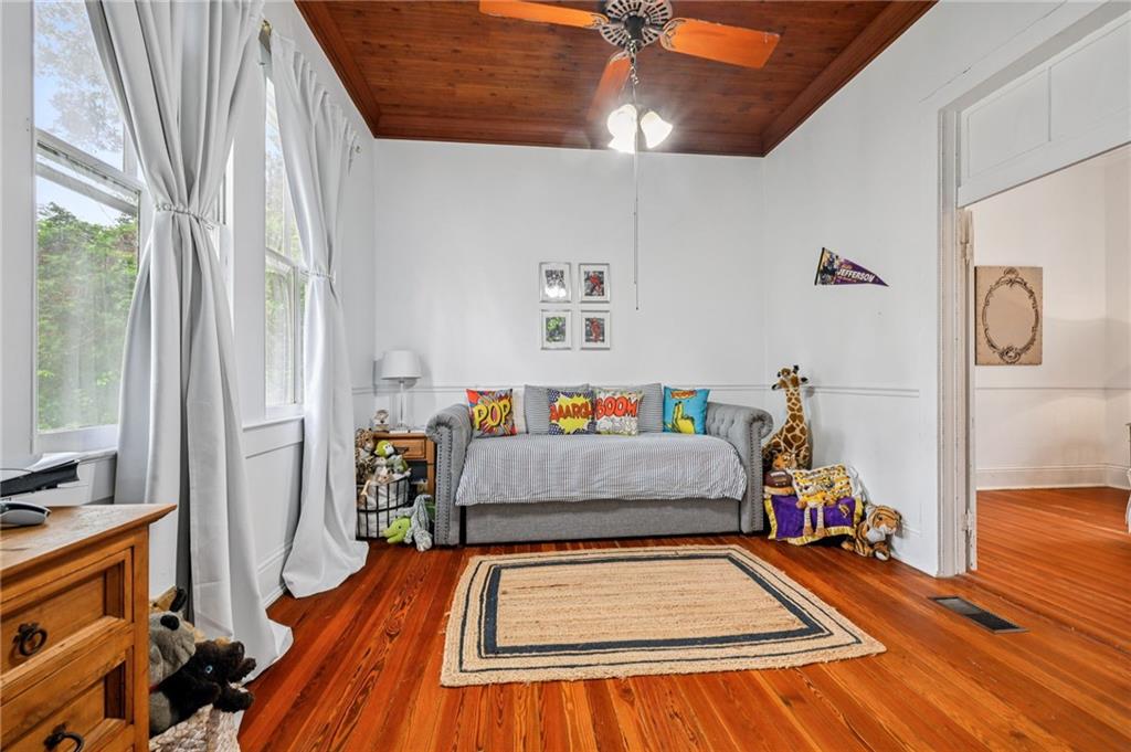 830 S MADISON Street