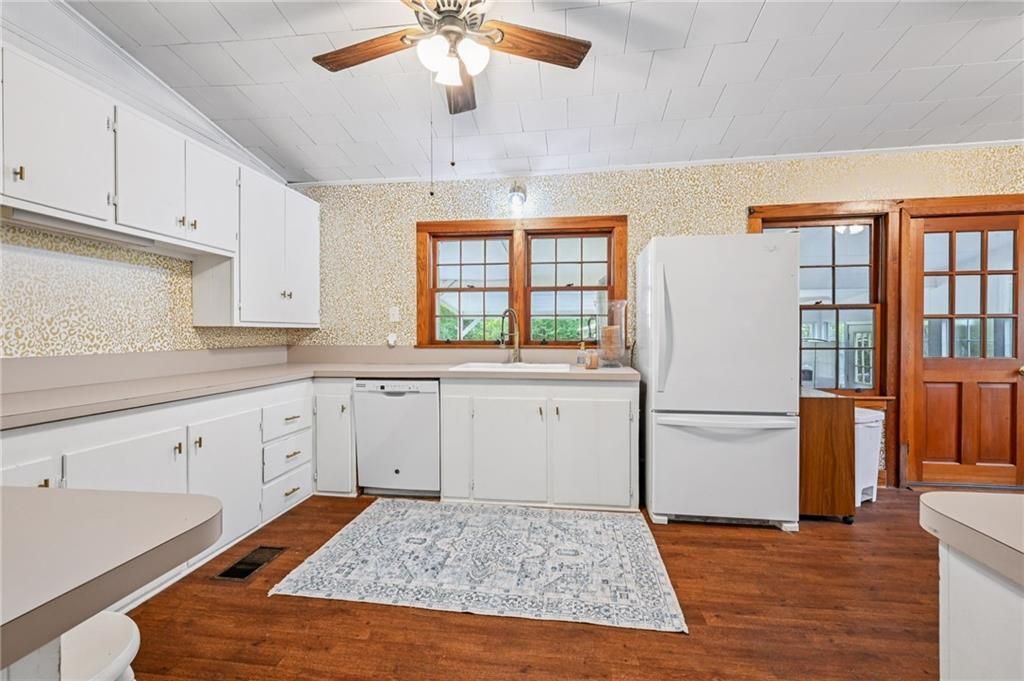 830 S MADISON Street