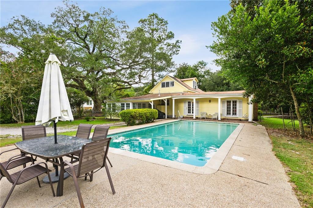 830 S MADISON Street