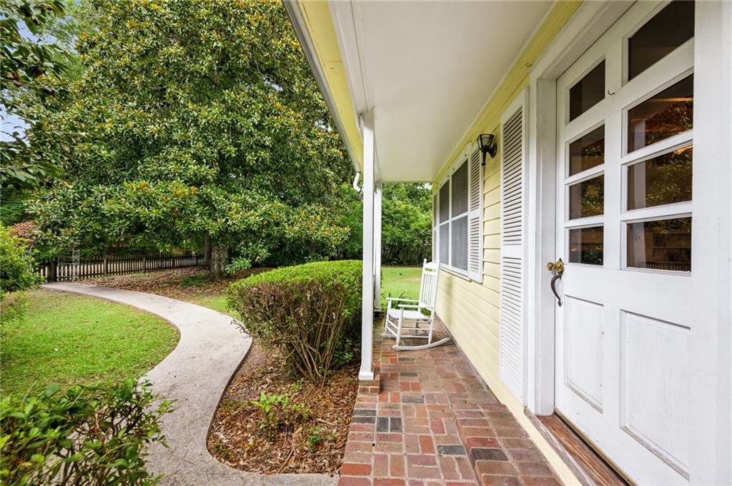 830 S MADISON Street