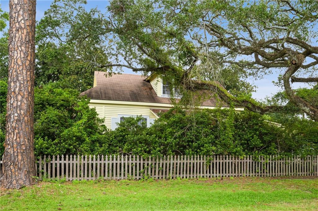 830 S MADISON Street