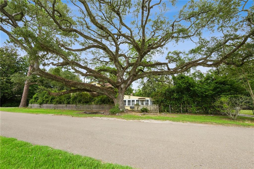 830 S MADISON Street