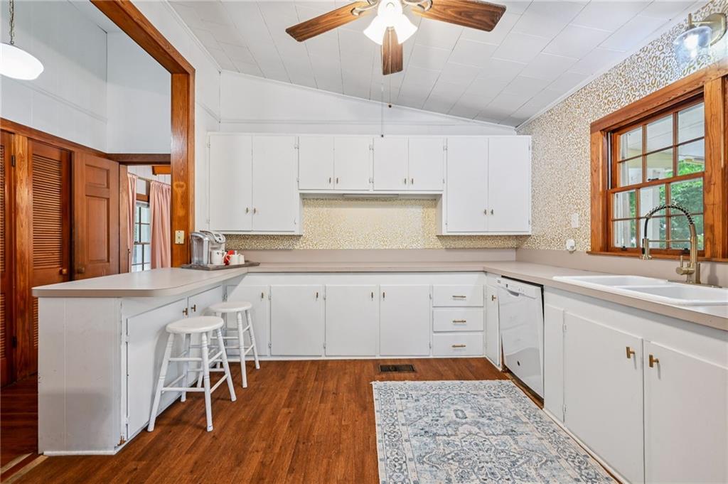 830 S MADISON Street