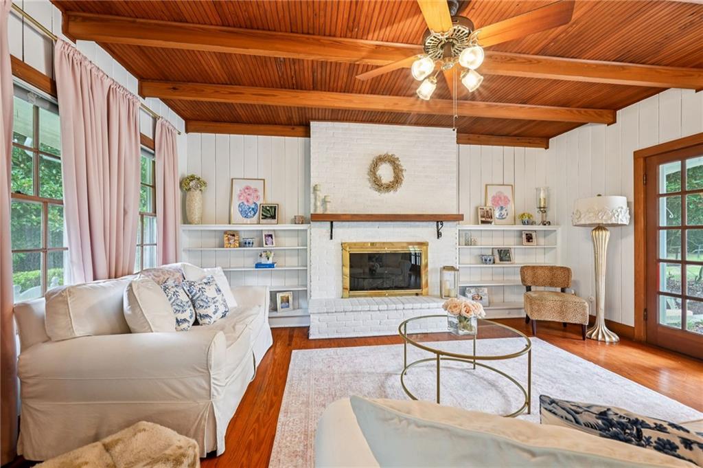 830 S MADISON Street