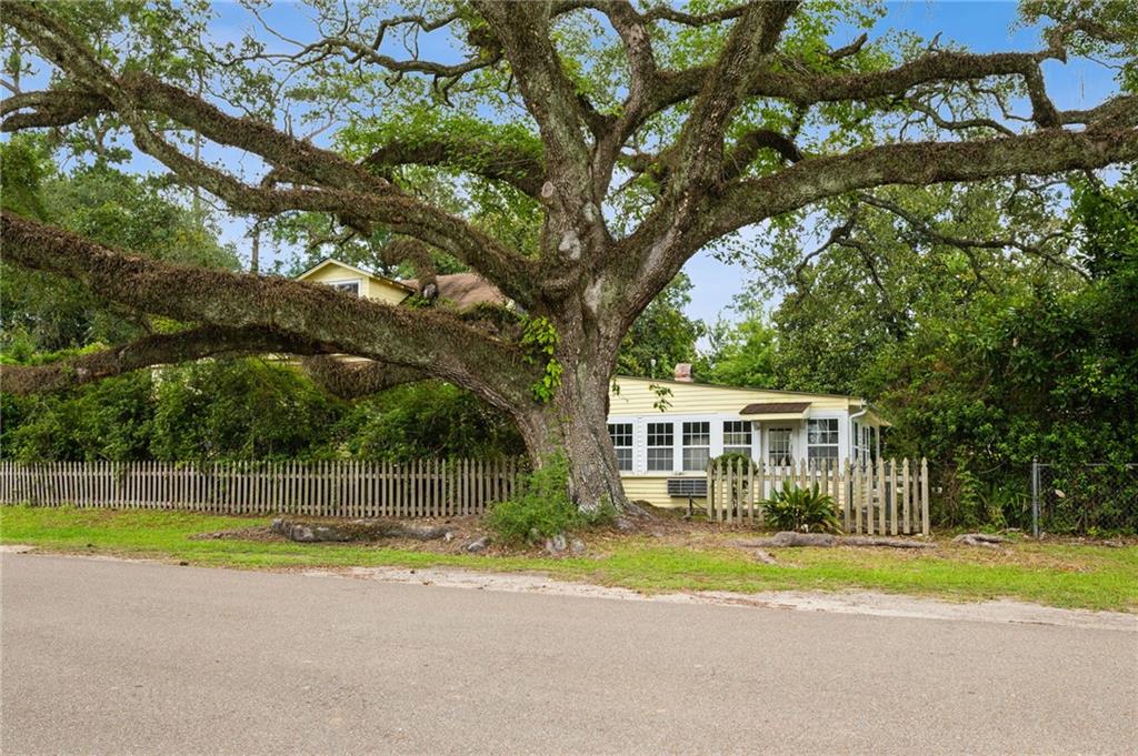 830 S MADISON Street