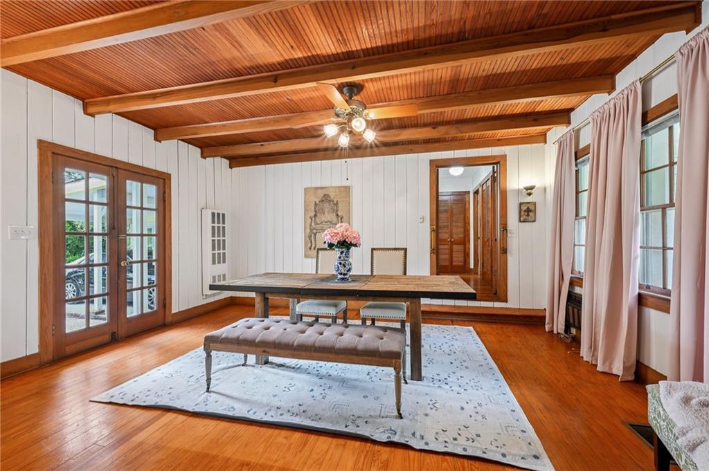 830 S MADISON Street