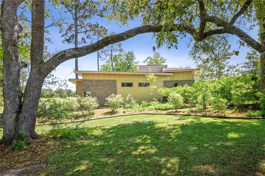 913 CAMPHILL Drive