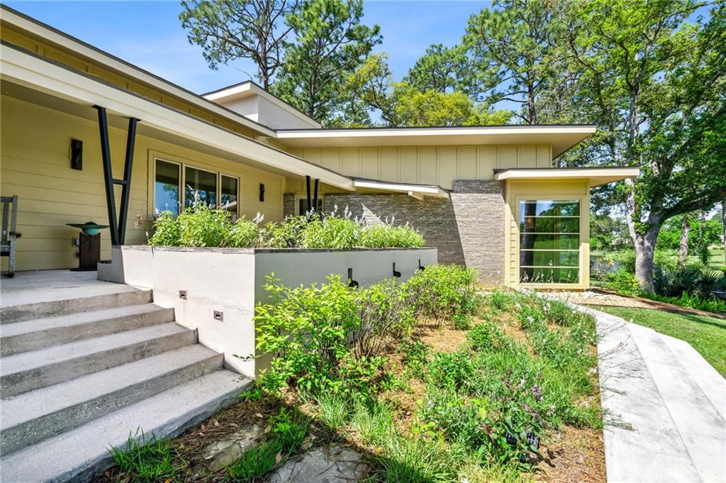 913 CAMPHILL Drive
