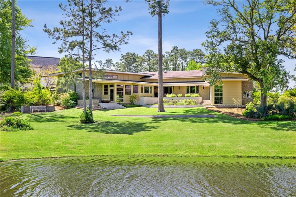 913 CAMPHILL Drive