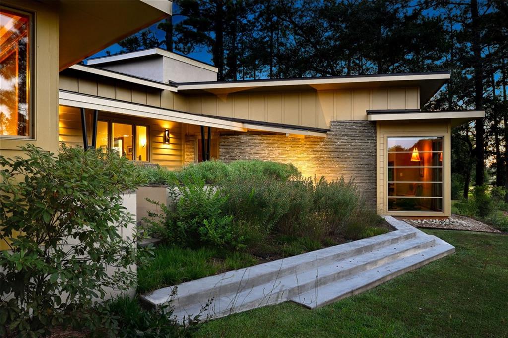 913 CAMPHILL Drive
