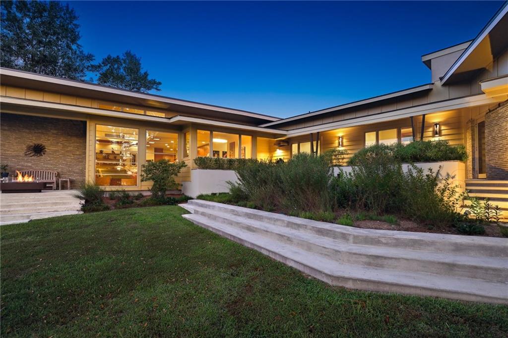 913 CAMPHILL Drive