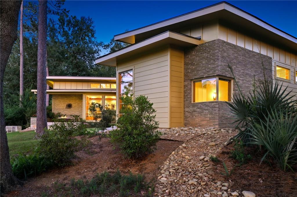 913 CAMPHILL Drive