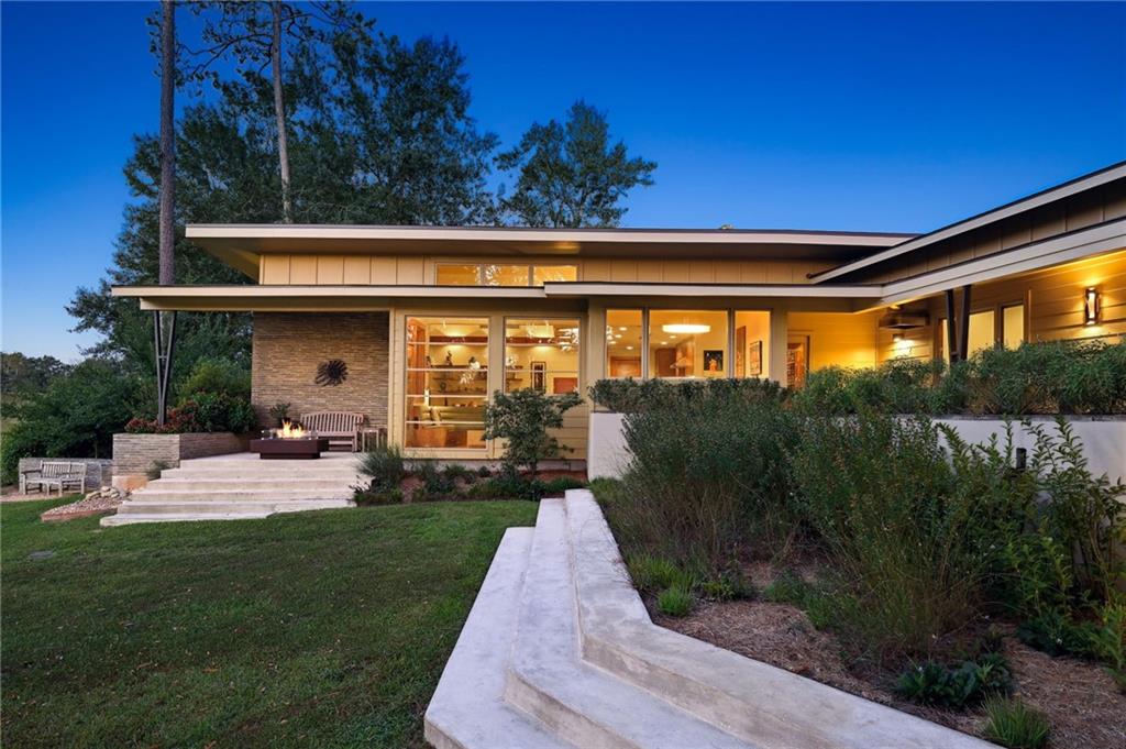 913 CAMPHILL Drive
